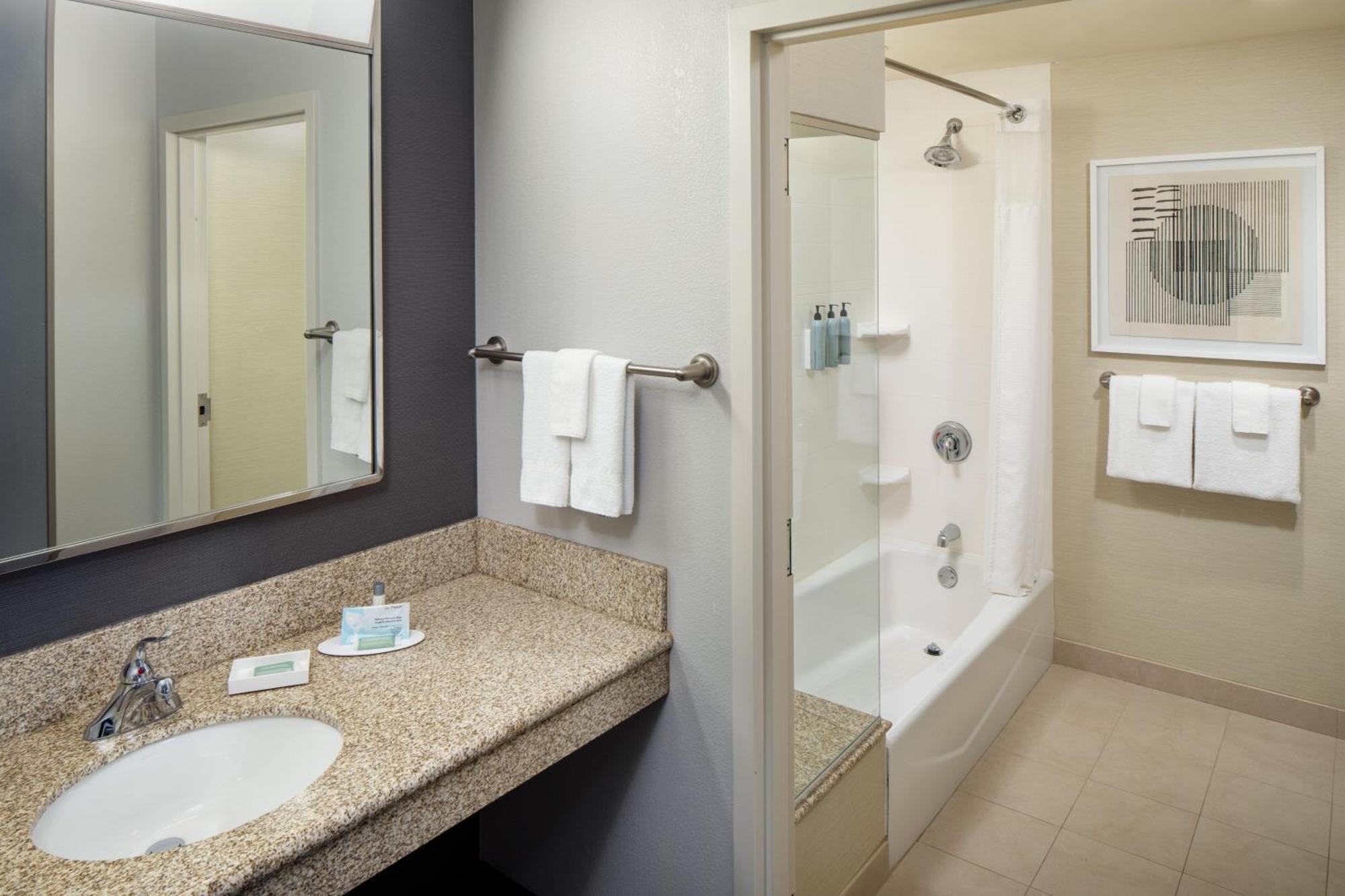 Courtyard By Marriott Charleston Downtown/Civic Center Otel Dış mekan fotoğraf