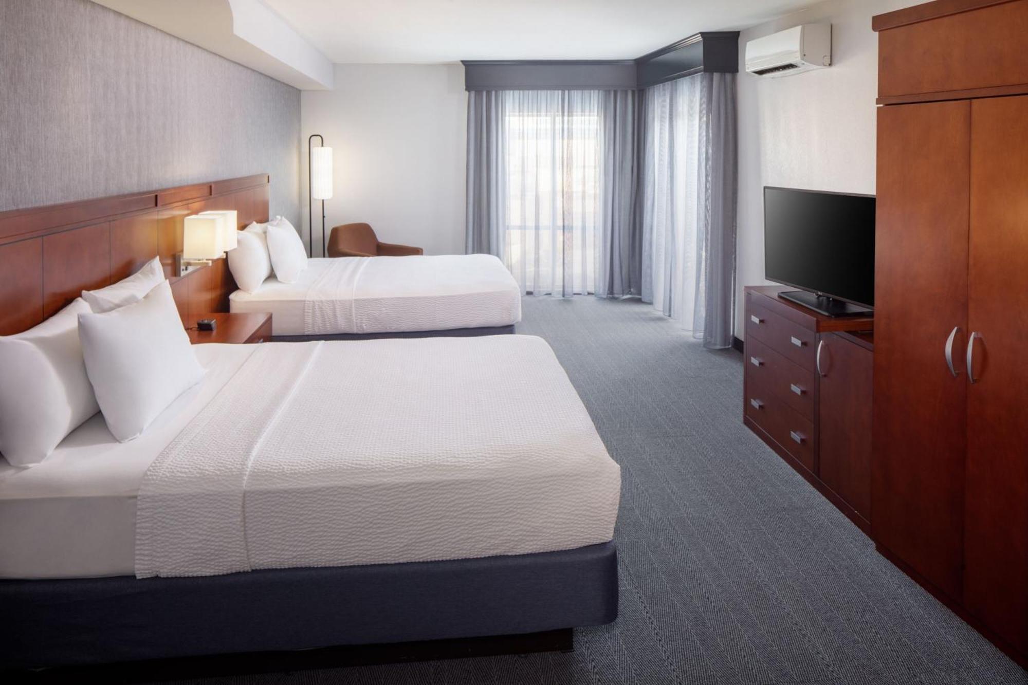 Courtyard By Marriott Charleston Downtown/Civic Center Otel Dış mekan fotoğraf
